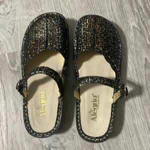 Alegria leopard mary janes